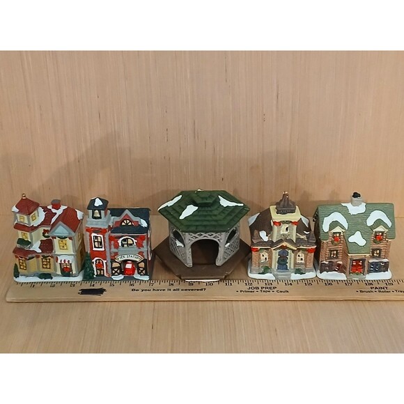 Christmas Town Houses and Figurines Set of 21 Pieces Holiday Winter Decorations - Picture 15 of 16